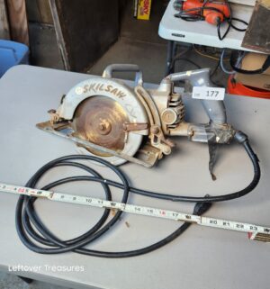 a177- skilsaw power saw. Works - Image 1