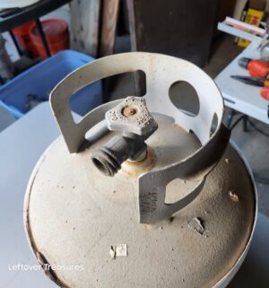 a181- propane tank with 50% fuel - Image 2