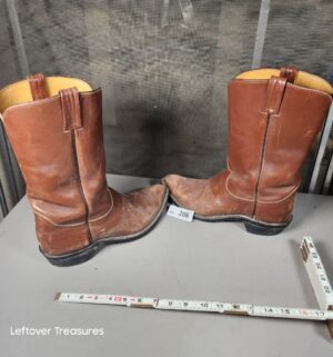 a206- Tony Lama Size 11 boots - Image 2