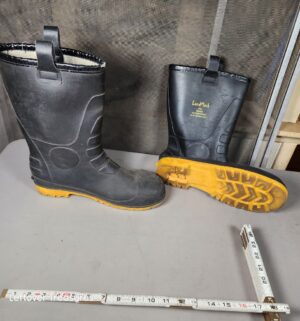 a207- landmark waterproof boots size 12 - Image 2