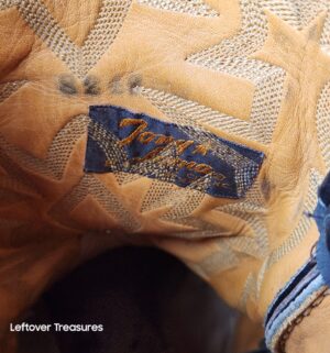 a209- Tony Lama Size 11 boots - Image 4