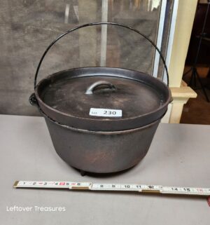 a230- vintage cast iron camp-style Dutch oven - Image 1