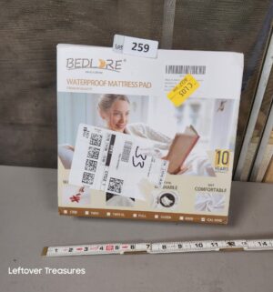 a259- Cal King Waterproof mattress pad - Image 1