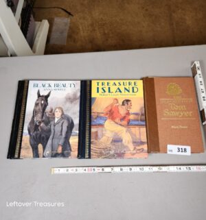 a318- black beauty, treasure island, tom sawyer books - Image 1