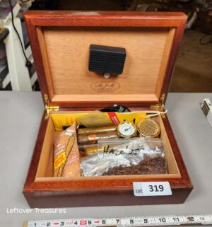a319- humidor w/ contents - Image 1