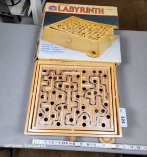 a324- All wood labyrinth no ball - Image 1