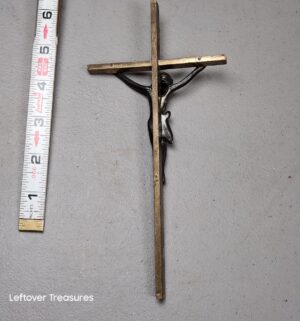a345- vintage metal crucifix - Image 2