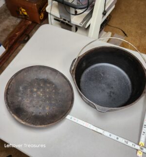 a351- vintage cast iron Dutch oven - Image 2