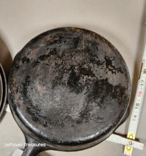 a352- cast iron skillet w/ mis-match lid - Image 3