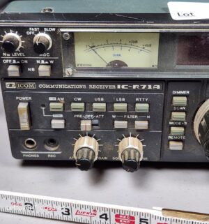 a356- Icom IC-R71A Communications Receiver, a classic shortwave radio - Image 2