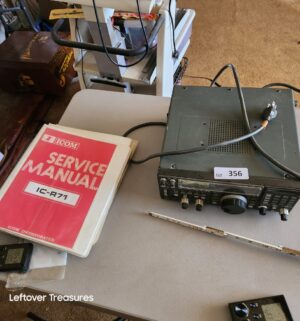 a356- Icom IC-R71A Communications Receiver, a classic shortwave radio - Image 3