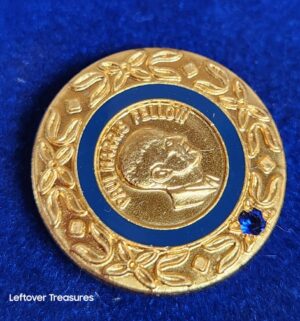a368- vintage jewelry, pin collection - Image 2