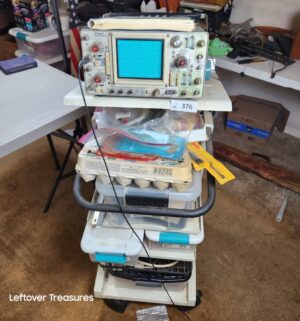 a376- Tektronix 465 Oscilloscope, a vintage analog instrument with cart and accessories - Image 1