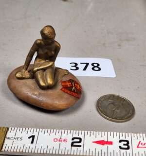 a378- Little Mermaid souvenir figurine, vintage novelty flip token - Image 1