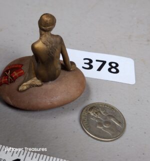 a378- Little Mermaid souvenir figurine, vintage novelty flip token - Image 2