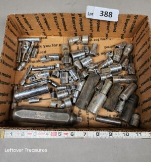 a388- Tray of snap sockets and tools - Image 1