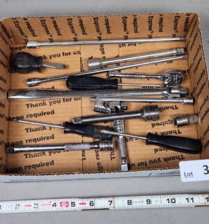 a389- snap on ratchet, extensions, screw drivers - Image 1