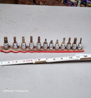 a415- Snap On 11-piece set features mixed 1/4" and 3/8" drive tamperproof Torx bits - Image 1