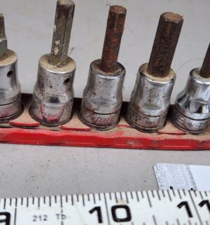 a415- Snap On 11-piece set features mixed 1/4" and 3/8" drive tamperproof Torx bits - Image 2
