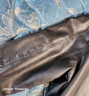 a440- Guess leather jacket Size XXL - Image 4