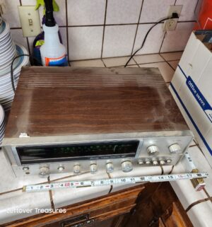 a451- vintage Sansui 661 stereo receiver. Powers on. Lights up - Image 5
