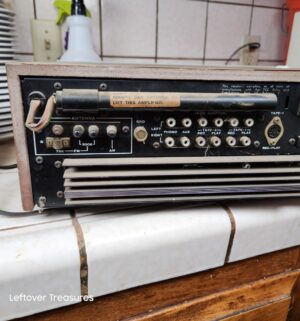 a451- vintage Sansui 661 stereo receiver. Powers on. Lights up - Image 6