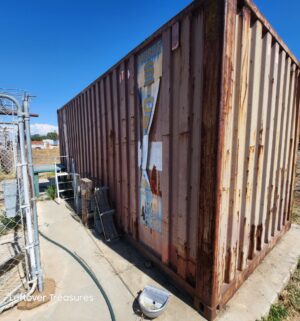a452- (SEE VIDEO TOUR) 1980s used 20-foot shipping container. Car Parts not included - Image 3