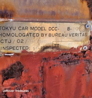 a452- (SEE VIDEO TOUR) 1980s used 20-foot shipping container. Car Parts not included - Image 6