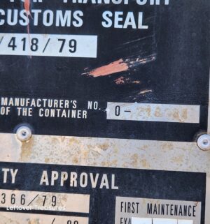 a452- (SEE VIDEO TOUR) 1980s used 20-foot shipping container. Car Parts not included - Image 7