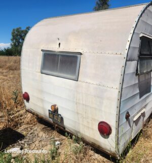 a453- (SEE VIDEO) Towable Project Camper RV. Tires are okay. Needs full restoration. BILL OF SALE ONLY. No TITLE - Image 4