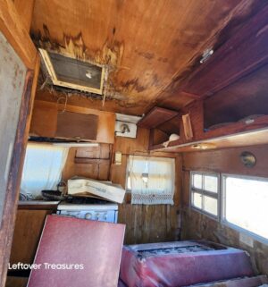 a453- (SEE VIDEO) Towable Project Camper RV. Tires are okay. Needs full restoration. BILL OF SALE ONLY. No TITLE - Image 6