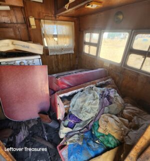 a453- (SEE VIDEO) Towable Project Camper RV. Tires are okay. Needs full restoration. BILL OF SALE ONLY. No TITLE - Image 7