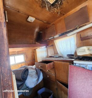 a453- (SEE VIDEO) Towable Project Camper RV. Tires are okay. Needs full restoration. BILL OF SALE ONLY. No TITLE - Image 9