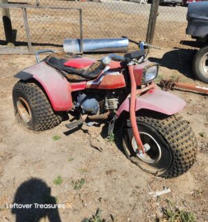 a454- (See Video) vintage Honda ATC110 three-wheeler. Engine Has Compression