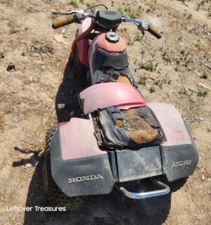 a454- (See Video) vintage Honda ATC110 three-wheeler. Engine Has Compression - Image 5