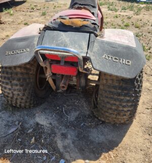 a454- (See Video) vintage Honda ATC110 three-wheeler. Engine Has Compression - Image 6