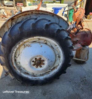 a457- salvaged presumably Ford 801 tractor. - Image 8