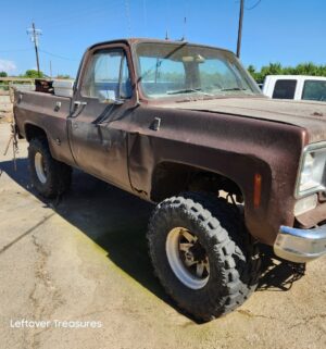 a460- (SEE VIDEO) 1977 GMC Sierra 15. Runs But has a fuel line issue. Non Op. Clean Title. Pink Slip Transfer - Image 3