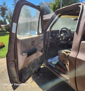 a460- (SEE VIDEO) 1977 GMC Sierra 15. Runs But has a fuel line issue. Non Op. Clean Title. Pink Slip Transfer - Image 6