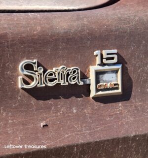 a460- (SEE VIDEO) 1977 GMC Sierra 15. Runs But has a fuel line issue. Non Op. Clean Title. Pink Slip Transfer - Image 12