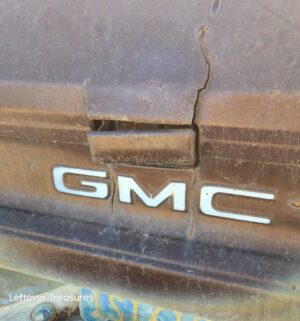 a460- (SEE VIDEO) 1977 GMC Sierra 15. Runs But has a fuel line issue. Non Op. Clean Title. Pink Slip Transfer - Image 15
