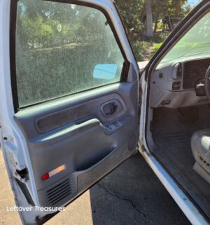 a461- 1998 Chevrolet Silverado. Runs and drives. Non Op. Sold AS IS. Clean Title. Pink Slip Transfer - Image 5