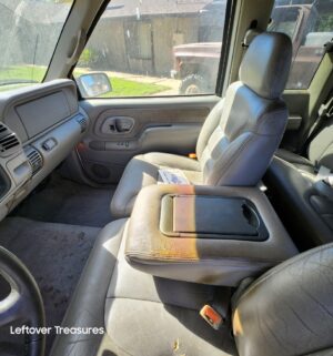 a461- 1998 Chevrolet Silverado. Runs and drives. Non Op. Sold AS IS. Clean Title. Pink Slip Transfer - Image 9