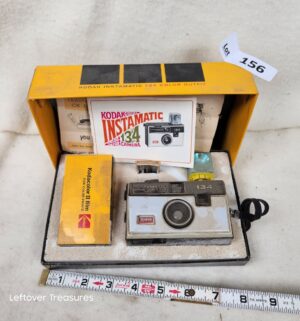 b156- Kodak Instamatic 134 film camera outfit