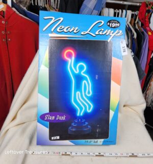 b178- Slamdunk w/ base Neon Lamp