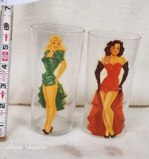 b187- 1940s vintage Peek-a-Boo drinking glasses