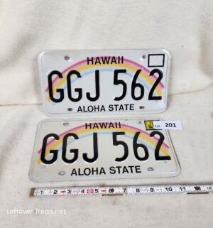 b201- Vintage Hawaii Rainbow License Plate Set