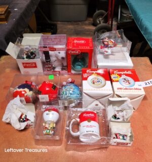 b215- Coca Cola Ornaments, collectibles