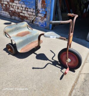 b237- 1970s Angeles metal tricycle features a signature stamped seat - Image 1