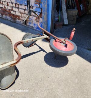 b237- 1970s Angeles metal tricycle features a signature stamped seat - Image 5